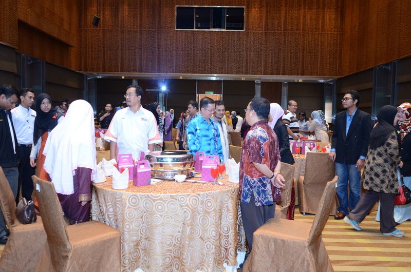 Hi tea alumni  14  076